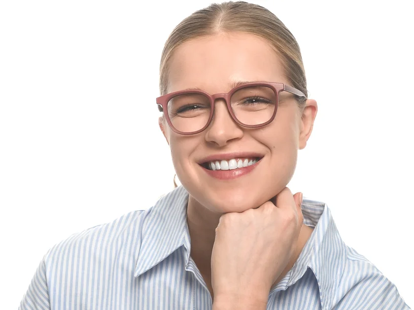 Breezm_EyewearModel.webp
